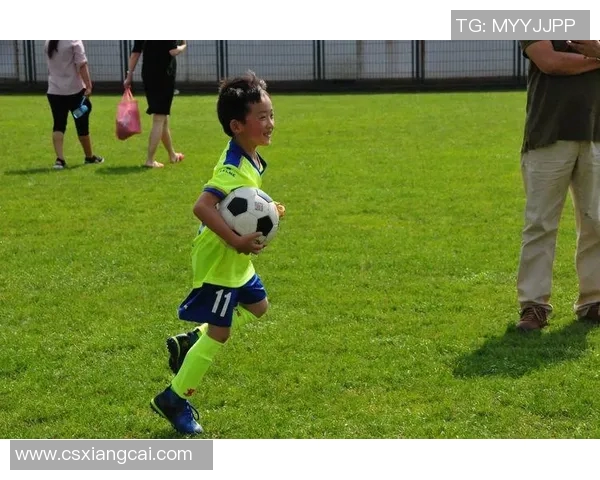 男版头像足球明星帅气风采尽显展现阳光魅力与运动激情的完美结合